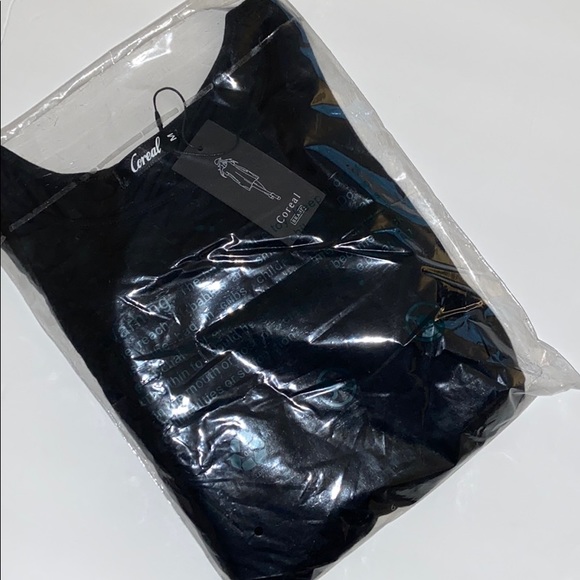 ✨Reduced NWT (in bag) Cold shoulder top or t-shirt - Picture 2 of 4